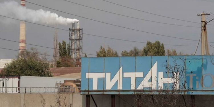 Завод "Кримський титан"