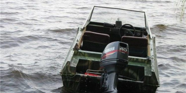 Моторний човен