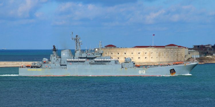 Корабель ВМС РФ "Оленегорський горняк"