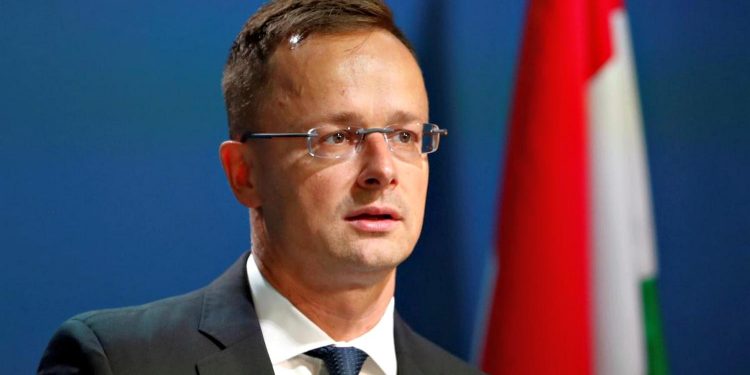 Петер Сійярто.