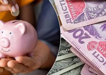 Гривні та долари.