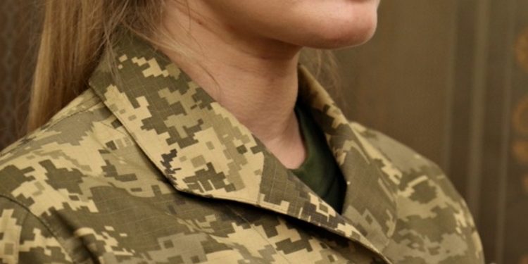 Жіноча уніформа.