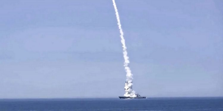 Ракетний запуск із корабля РФ.