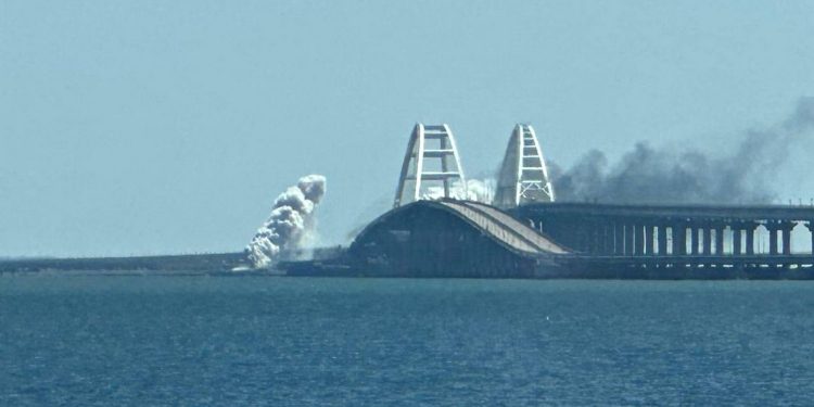 Удар по Керченському мосту.