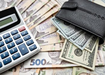 Долари і гривні.