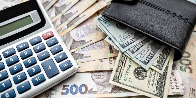 Долари і гривні.