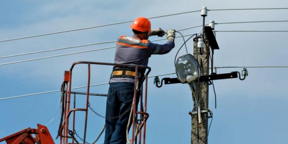 Ремонт електролінії.