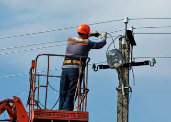 Ремонт електролінії.