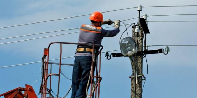 Ремонт електролінії.