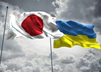 Прапори Японії та України.