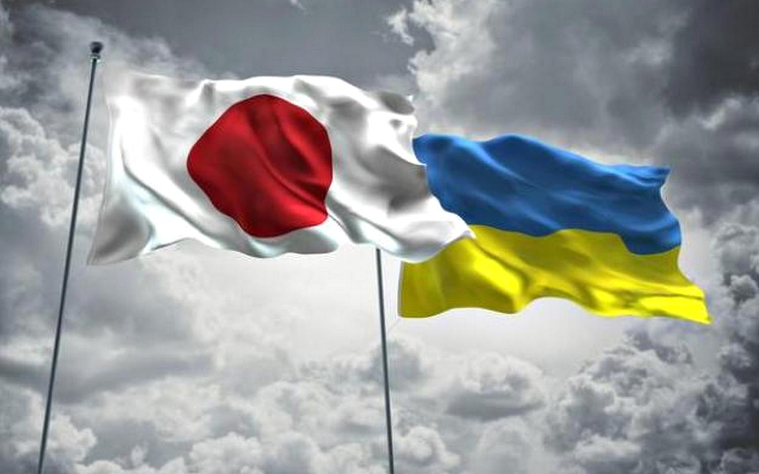 Прапори Японії та України.