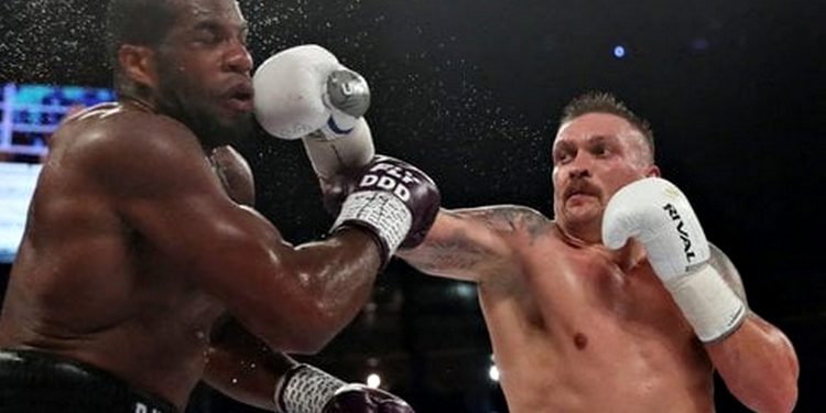 Бій Усика і Дюбуа.