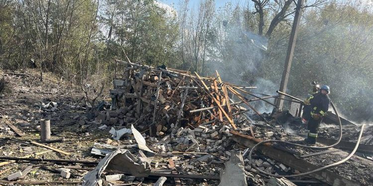 Обстріл села.