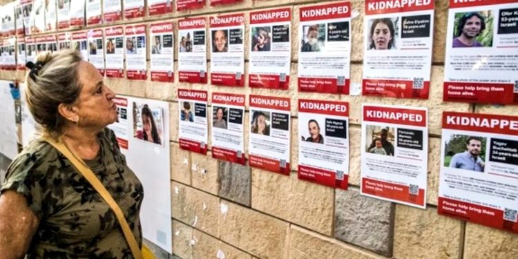 Фото із заручниками.