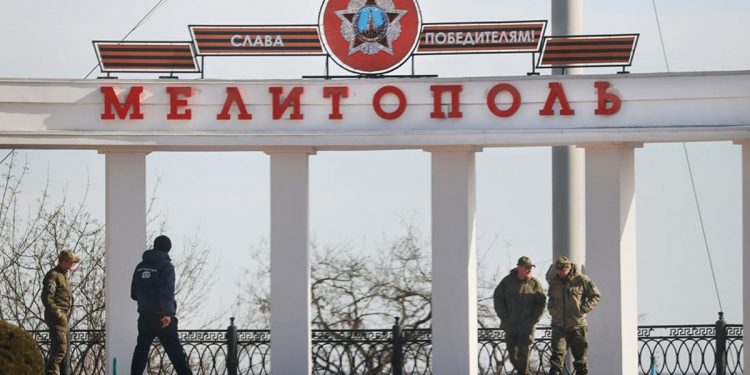 Російські окупанти у Мелітополі