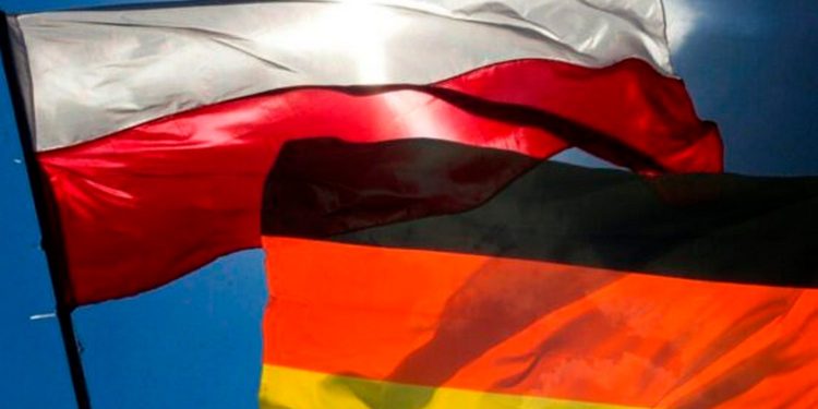 Прапори Польщі та Німеччини.