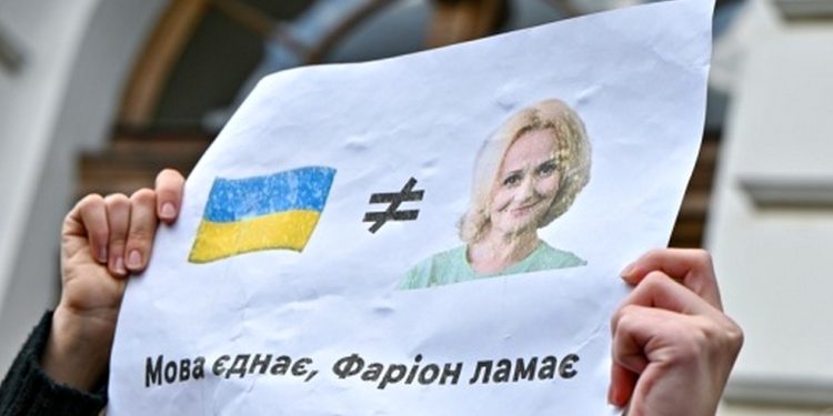 Мітинг проти Фаріон.