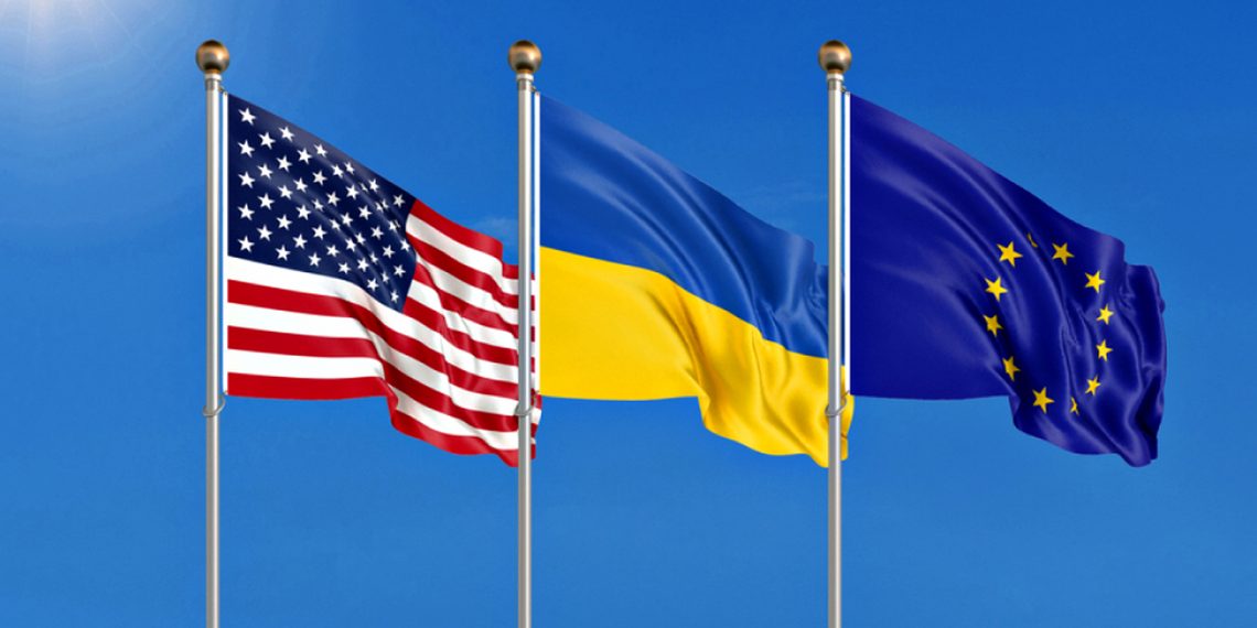 Прапори США, ЄС та України.