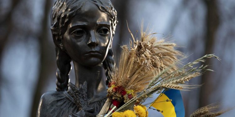 Пам'ятник Голодомору.