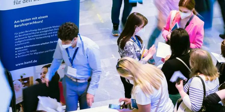 Міграційний центр.