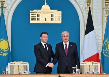 Еммануель Макрон і Касим-Жомарт Токаєв