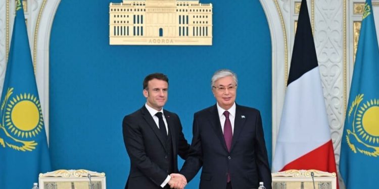 Еммануель Макрон і Касим-Жомарт Токаєв