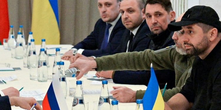 Давид Арахамія на переговорах.