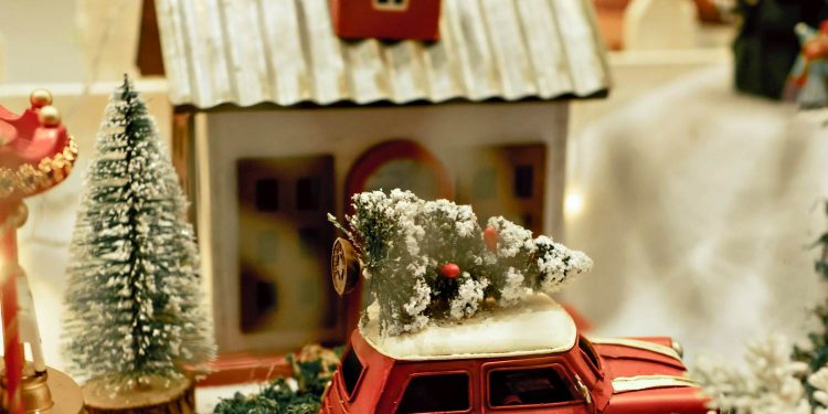 Під ялинкою.