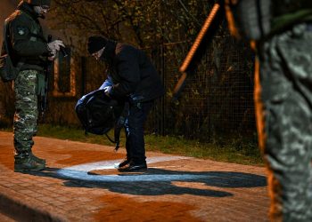 Комендантська година.