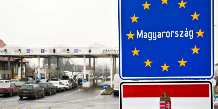 КПП на кордоні з Угорщиною.