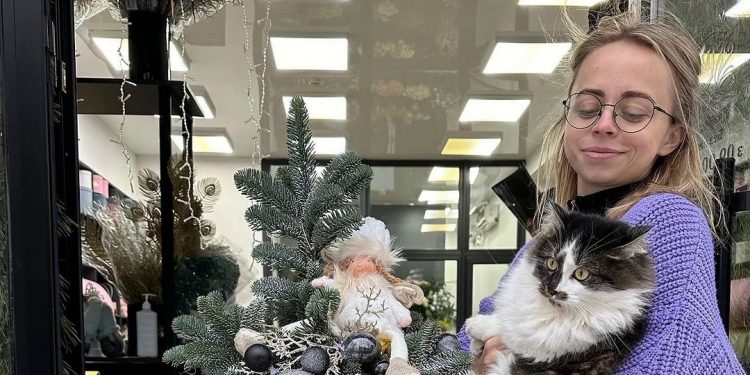 Цветы в коробке с доставкой в Киеве: популярные варианты композиций