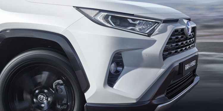 Оренда Toyota Camry та Toyota RAV4 в Києві: ціна та умови прокату