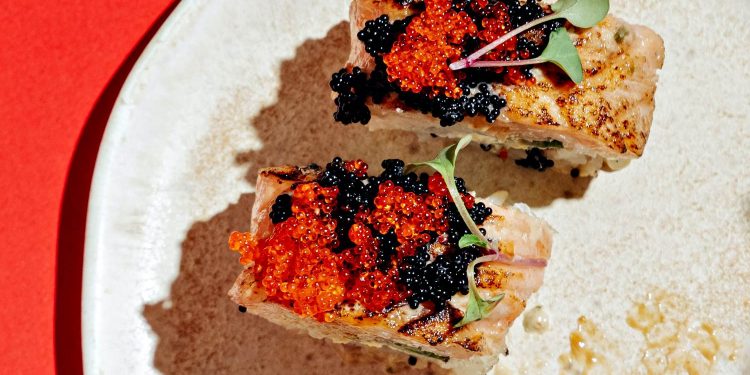 Брускети з ікрою.