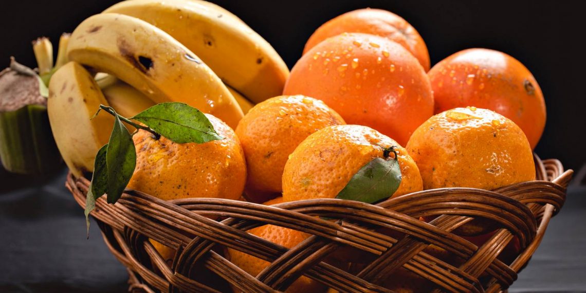 Цитрусові та банани.