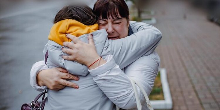 Дитина та мати.