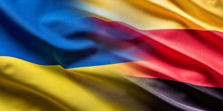 Прапори України та Німеччини.