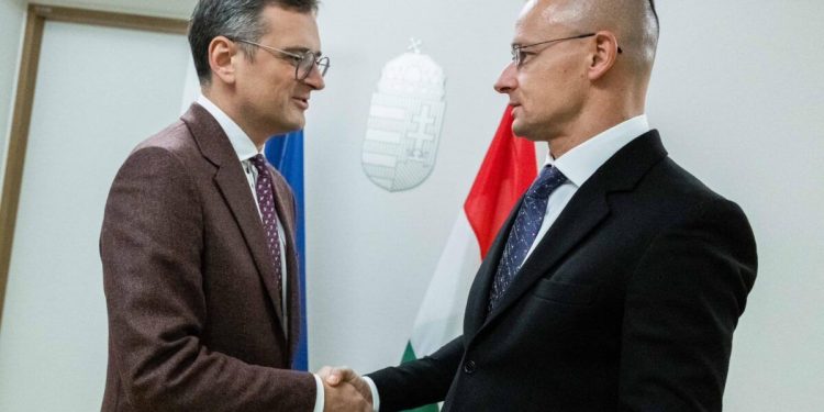 Дмитро Кулеба і Петер Сійярто