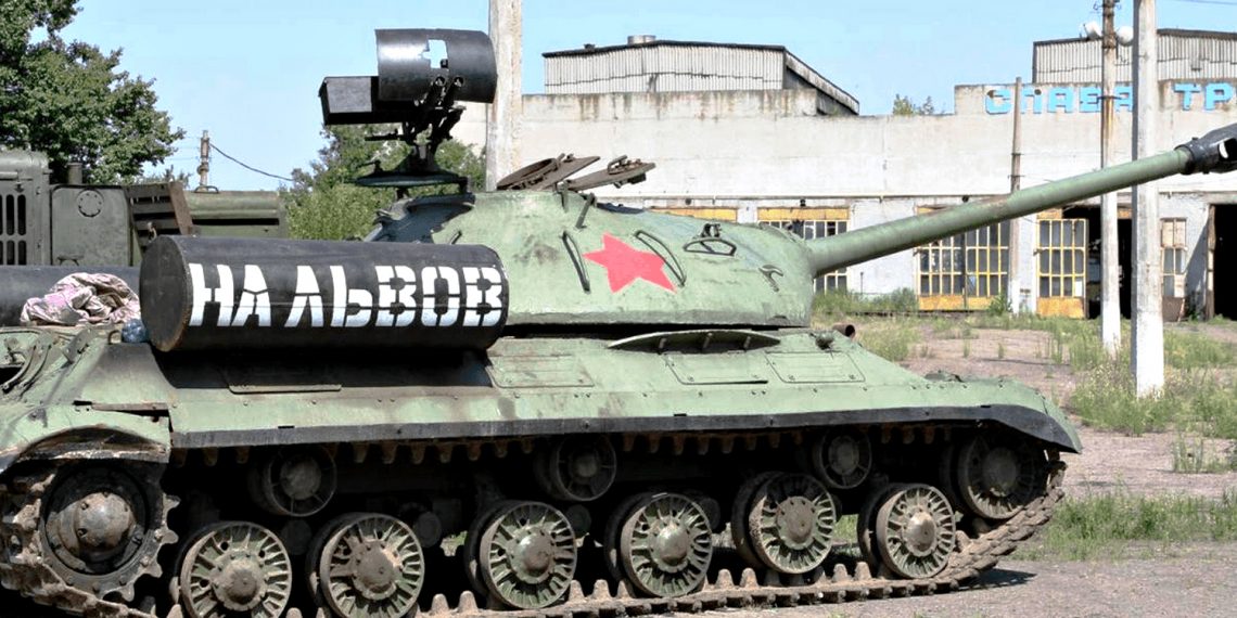 Старий російський танк.