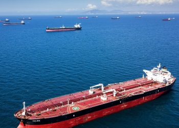 Танкер з нафтою