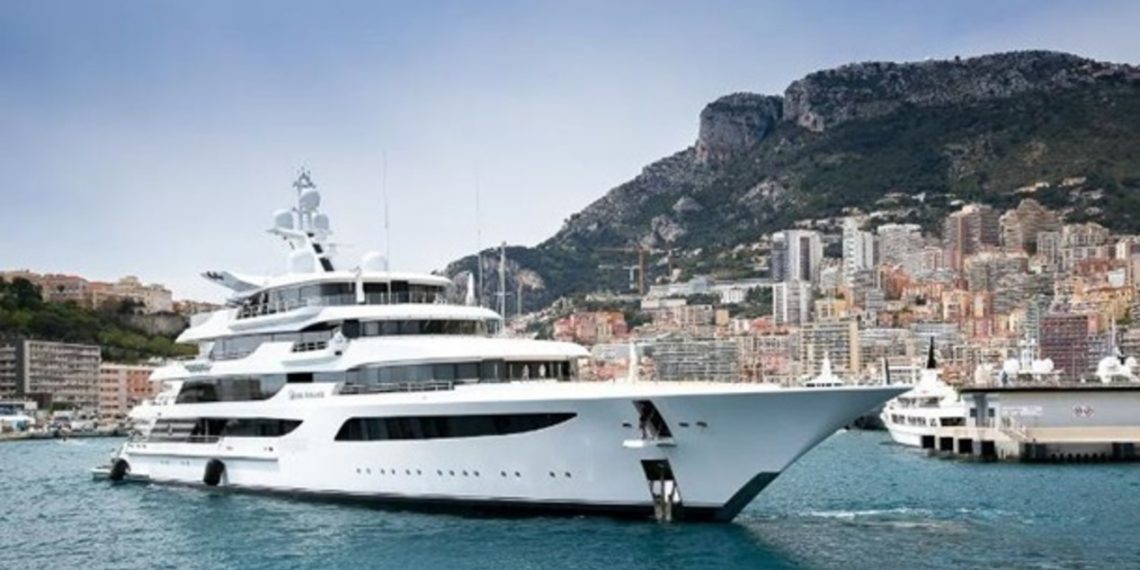 Яхта Медведчука