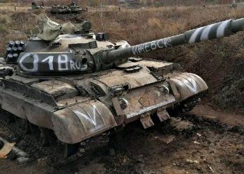 Старий танк ЗС РФ.