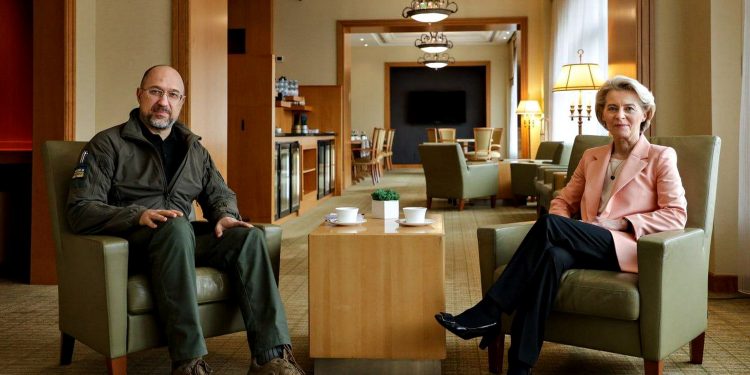 Денис Шмигаль та Урсула фон дер Ляєн.