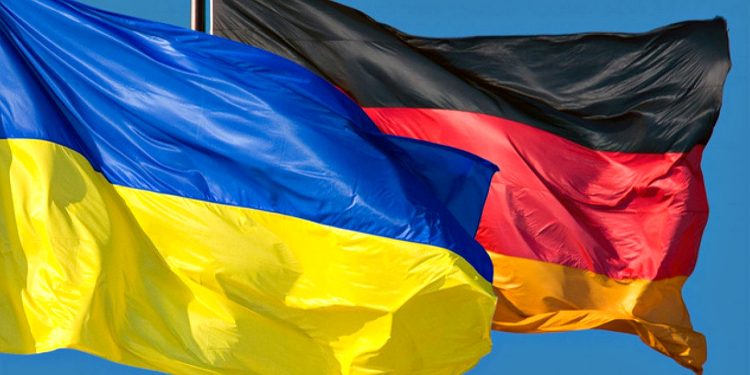 Прапори України та Німеччини.