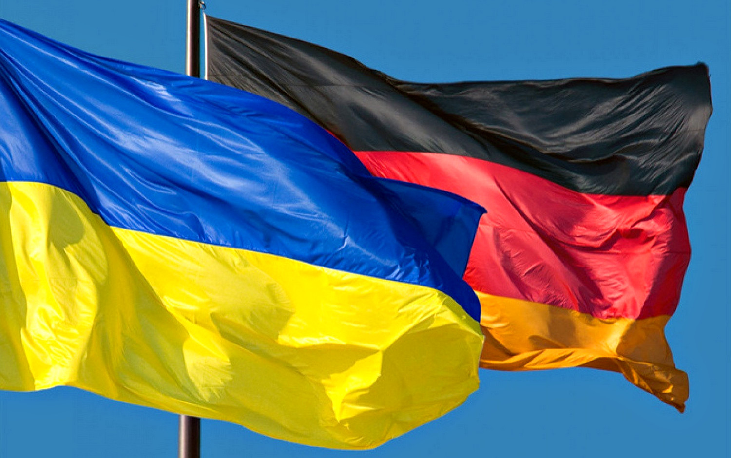 Прапори України та Німеччини.