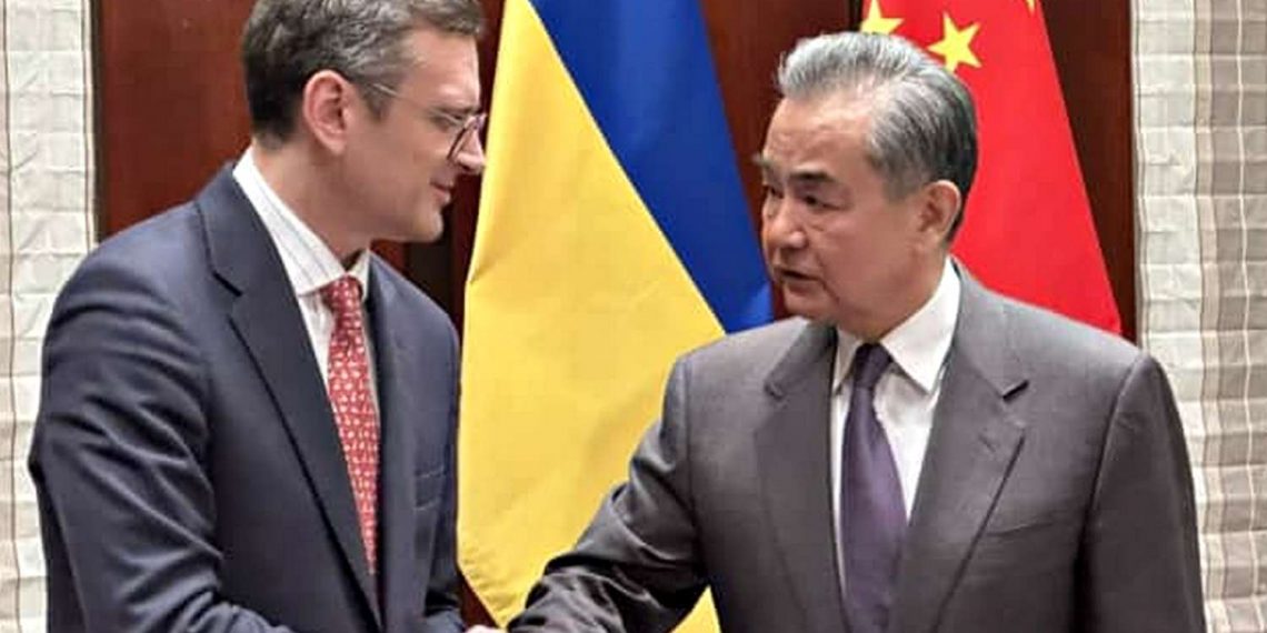 Дмитро Кулеба та Ван Ї.