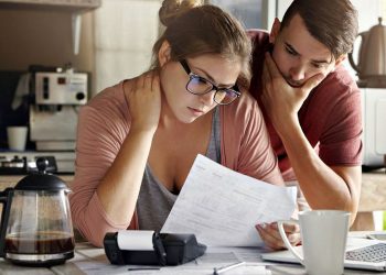 Борги за "комуналку".