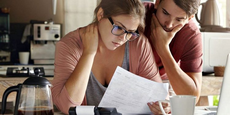 Борги за "комуналку".