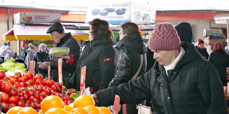 Инфляция в Украине замедлилась: в Госстате показали, изменилась ли стоимость продуктов в феврале