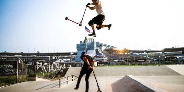 Екологічно та стильно: чому мільйони людей обирають самокати та скейтборди
