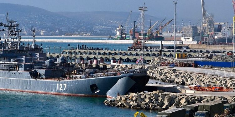 Військовий порт Новоросійська.